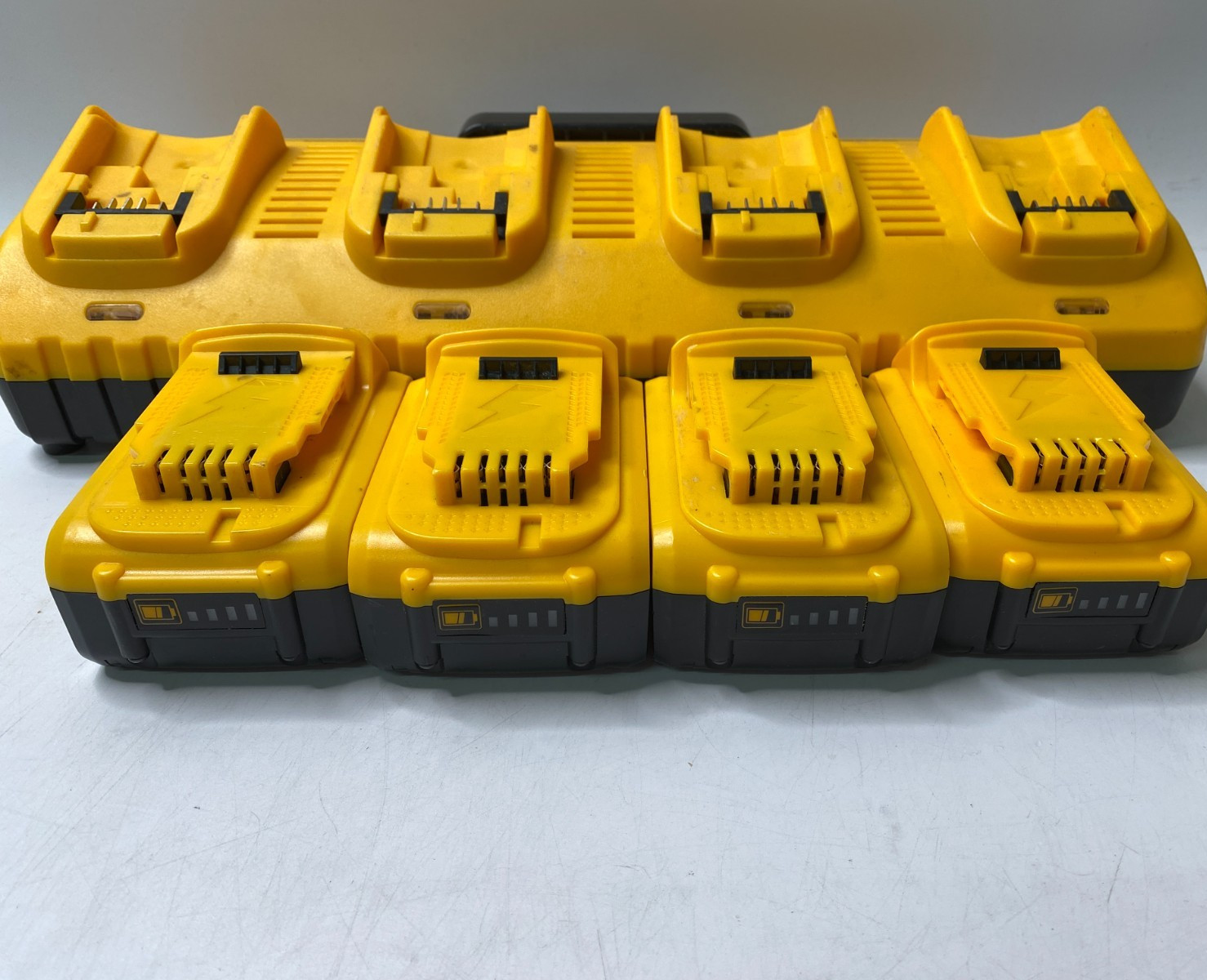 Lot of 8 FOR DEWALT 20V 12.0 AH Lithium-Ion Batteries W/ Quad Charger