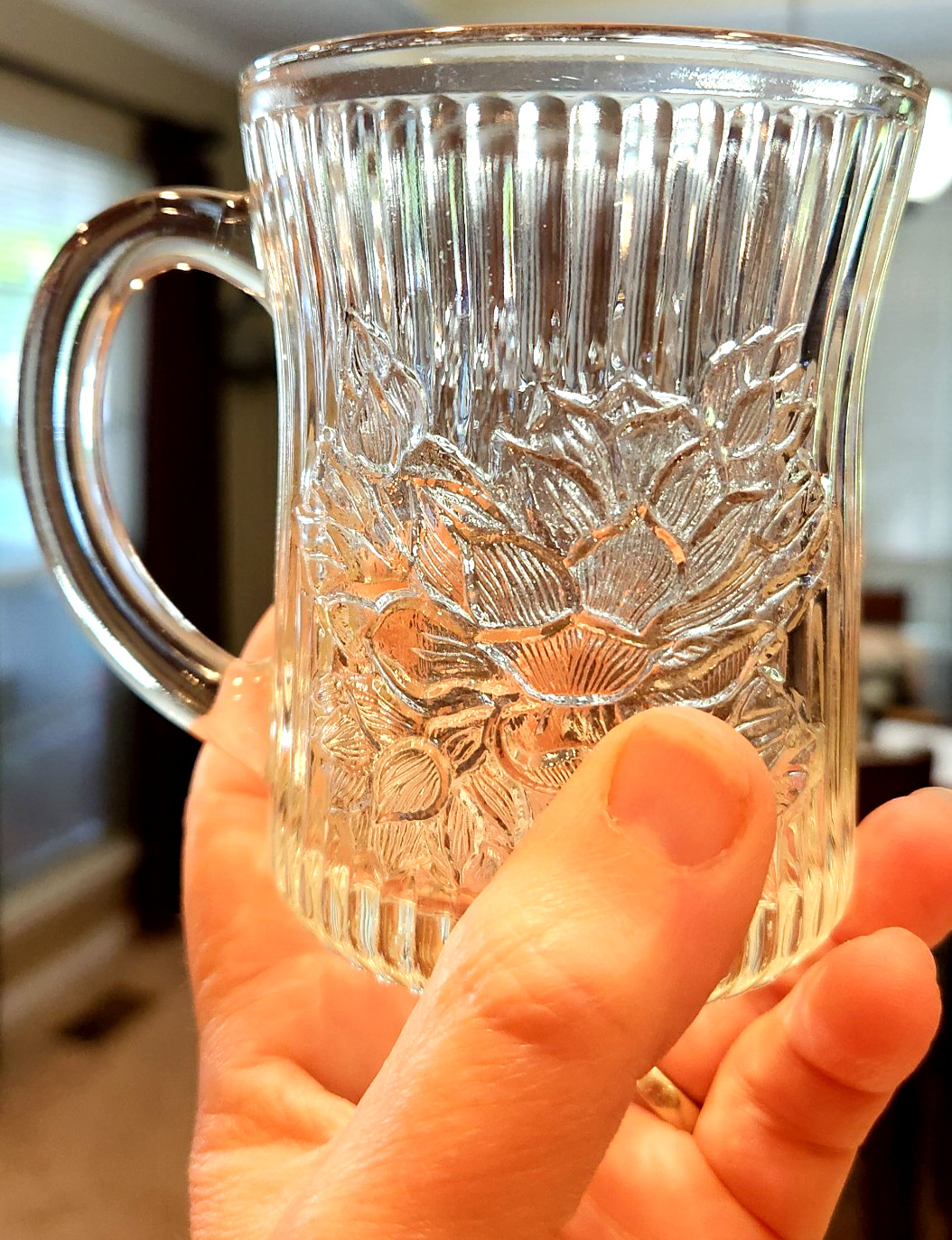 2 VINTAGE CLEAR ROSE FLOWERS EMBOSSED MUGS GLASS RIBBED ARCOROC KIG MALAYSIA