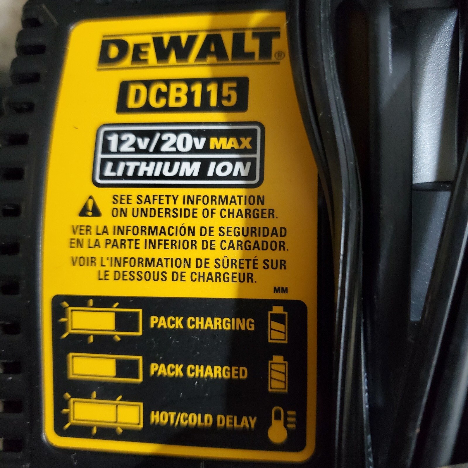 New DeWalt DCB115 12V MAX 20V MAX Lithium Ion Battery Charger Replaces DCB101