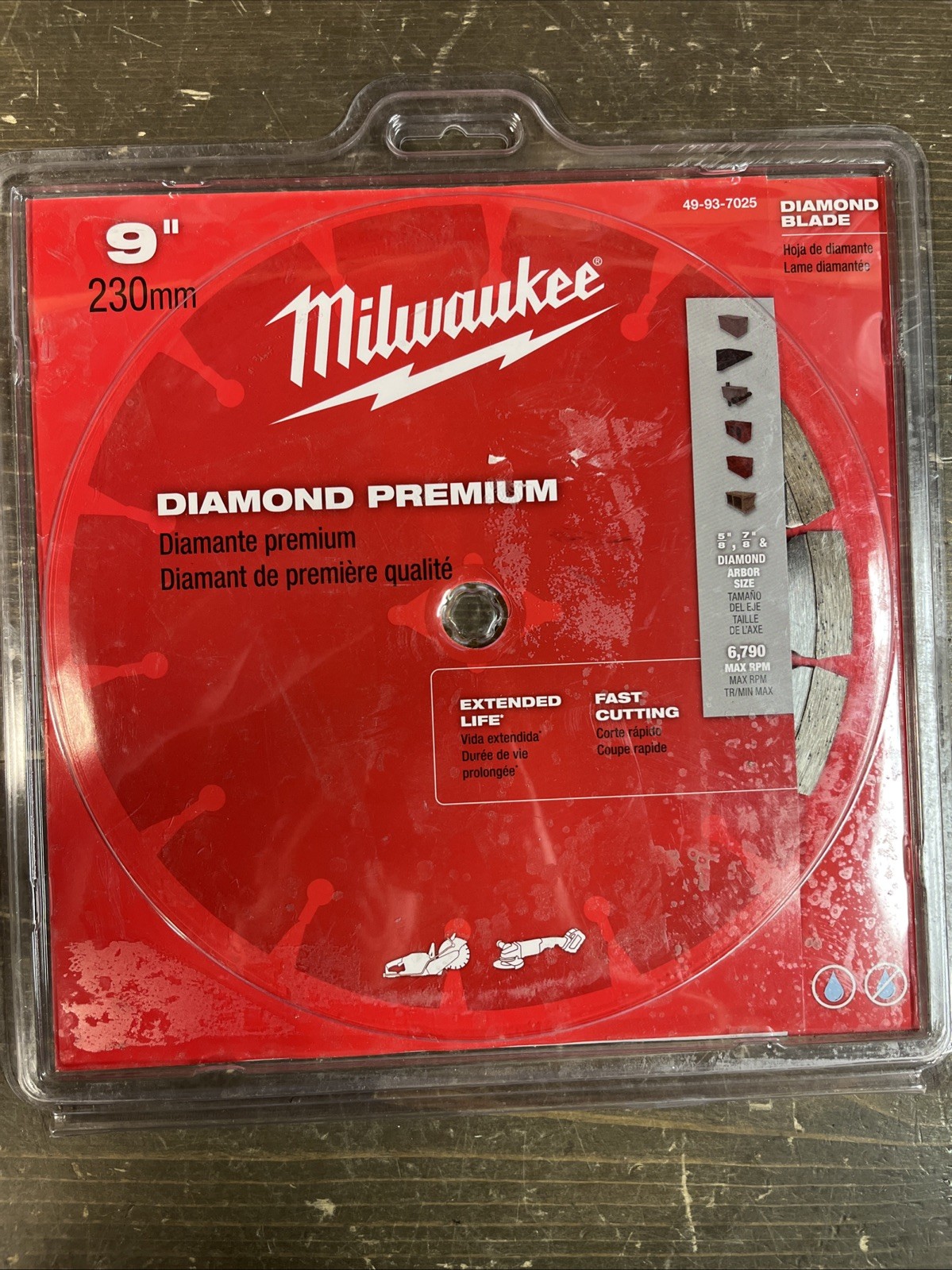 Milwaukee 9 in. Segmented Diamond Blade (49-93-7025)