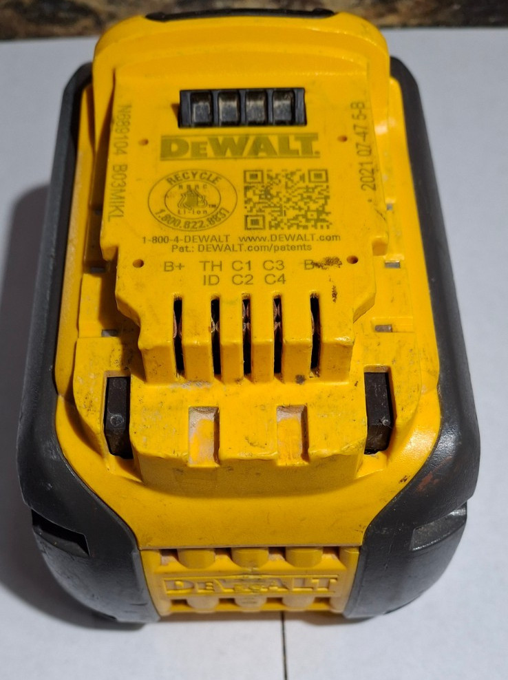 Dewalt Dcb609 Flexvolt 20v/60v 9AH Battery For Parts Or Repair