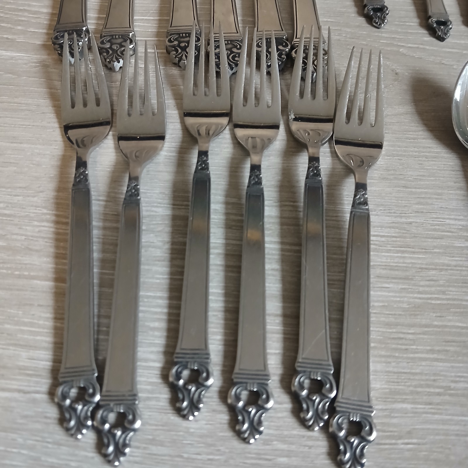Large IIC Stainless Japan Flatware 36 Piece Set Silverware Service For Many 5+
