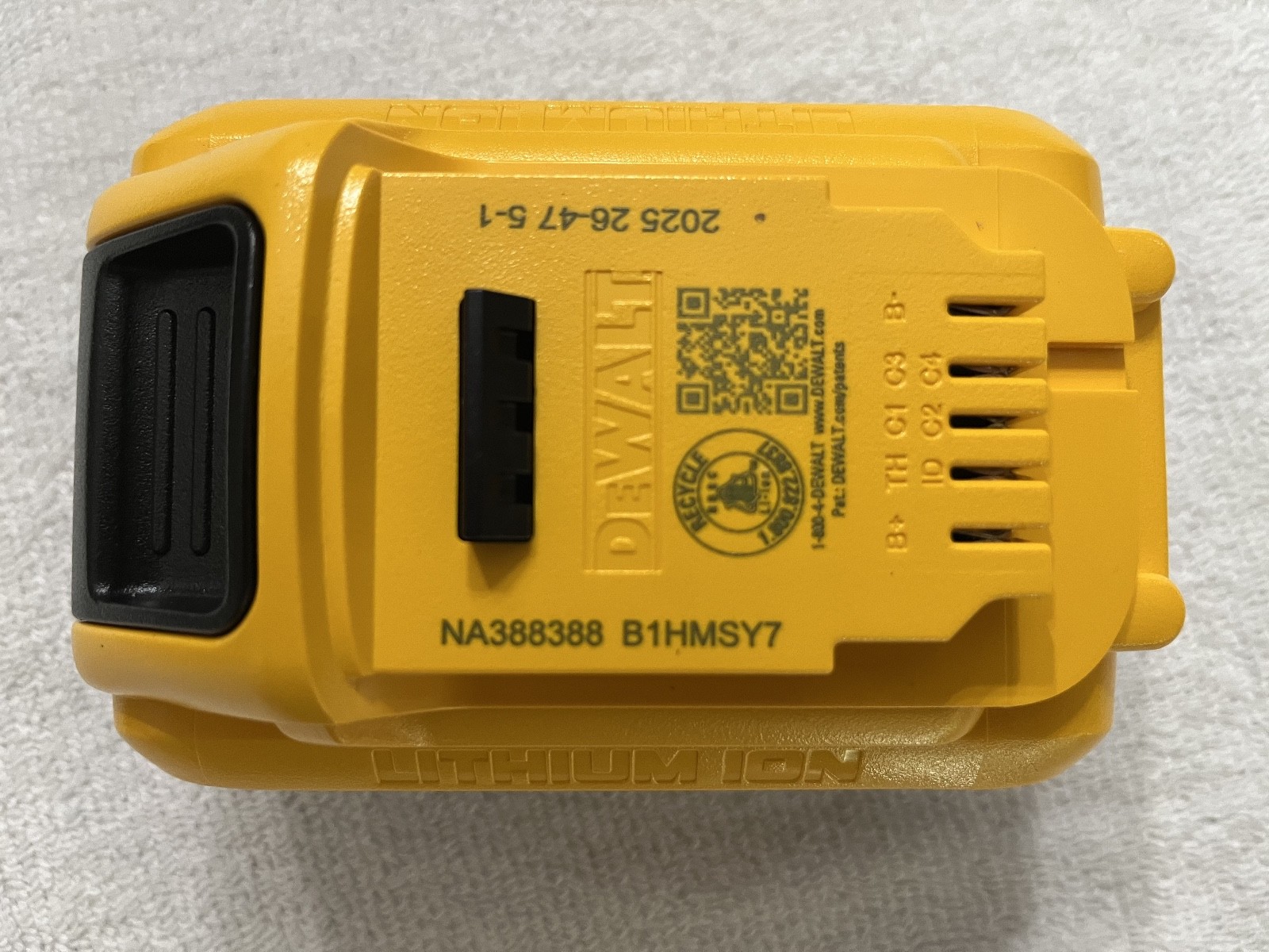 2 New Dewalt DCB2108 Powerpack 20V Max XR 8.0Ah Lithium Ion Batteries DCB2108-2