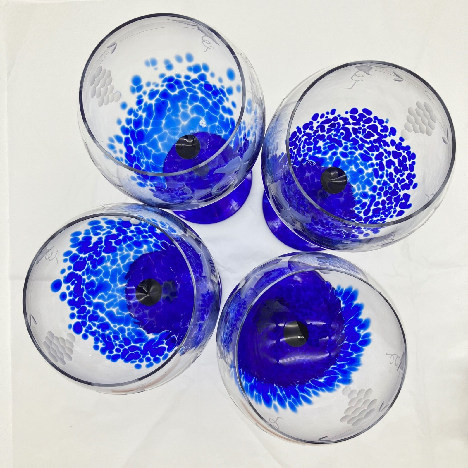 Art Glass Wine Glasses Set of 4 8.5in Cobalt Blue Etched Grapes Confetti Vintage