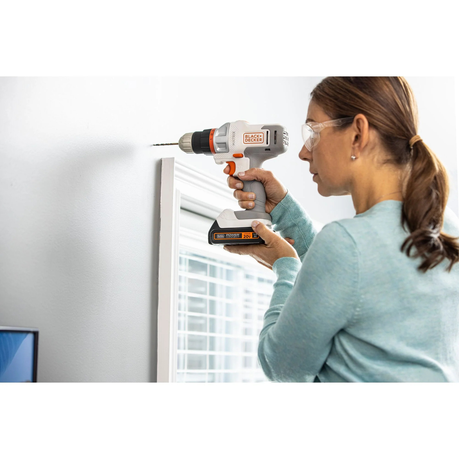 BLACK+DECKER 20V MAX Matrix Cordless Drill/Driver Kit, White – BDCDMT120WC1FF