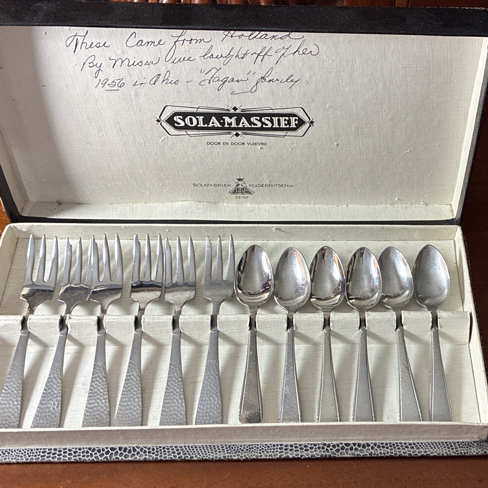 Sola-Massief 12pc Flatware Set w/ Case, Hammered Silver Metal, Service 6