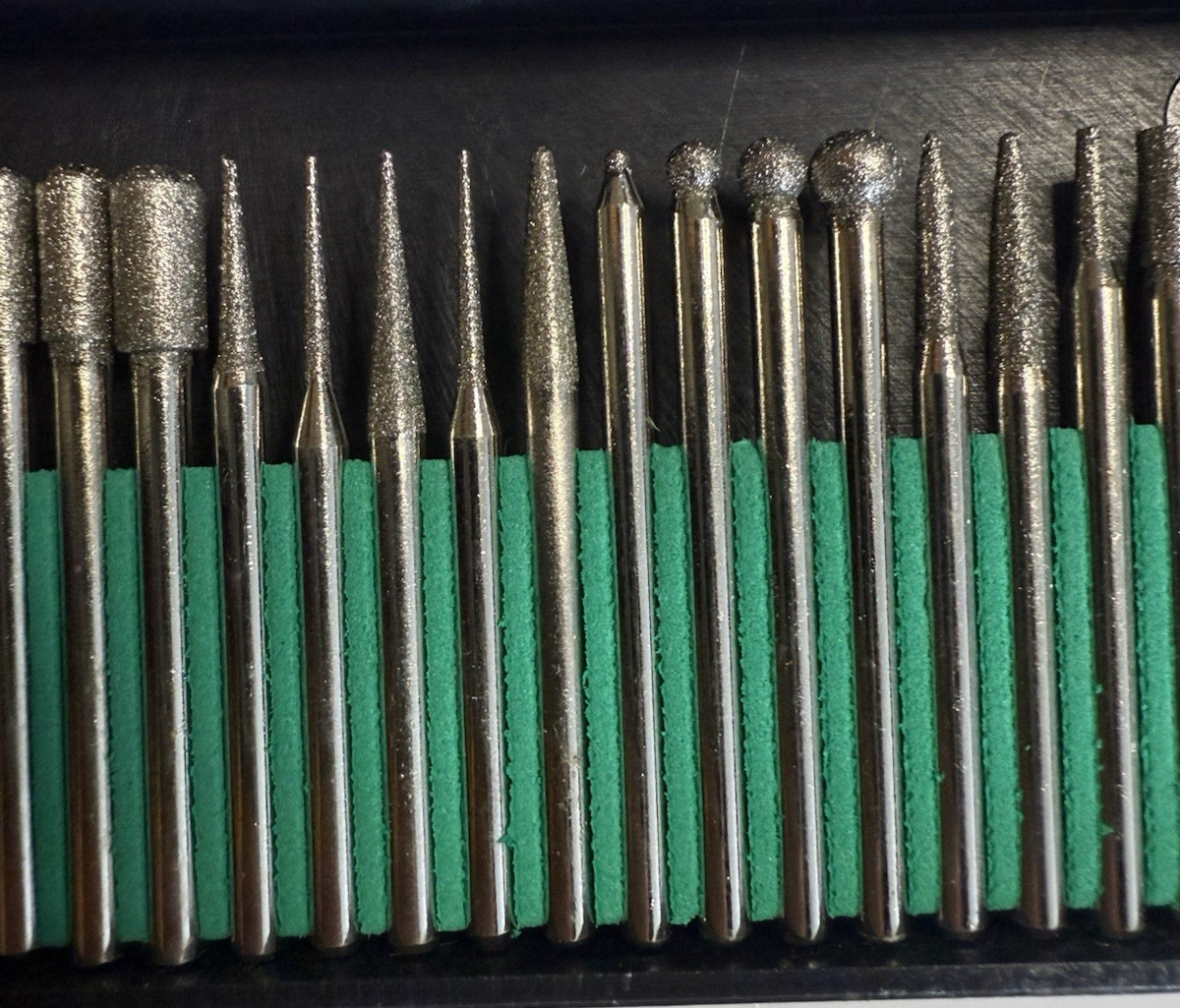 SE 30 Piece Assorted Diamond Coated Tip Burrs Set 1/8″ Shank 120 Grit ~ 82327DB