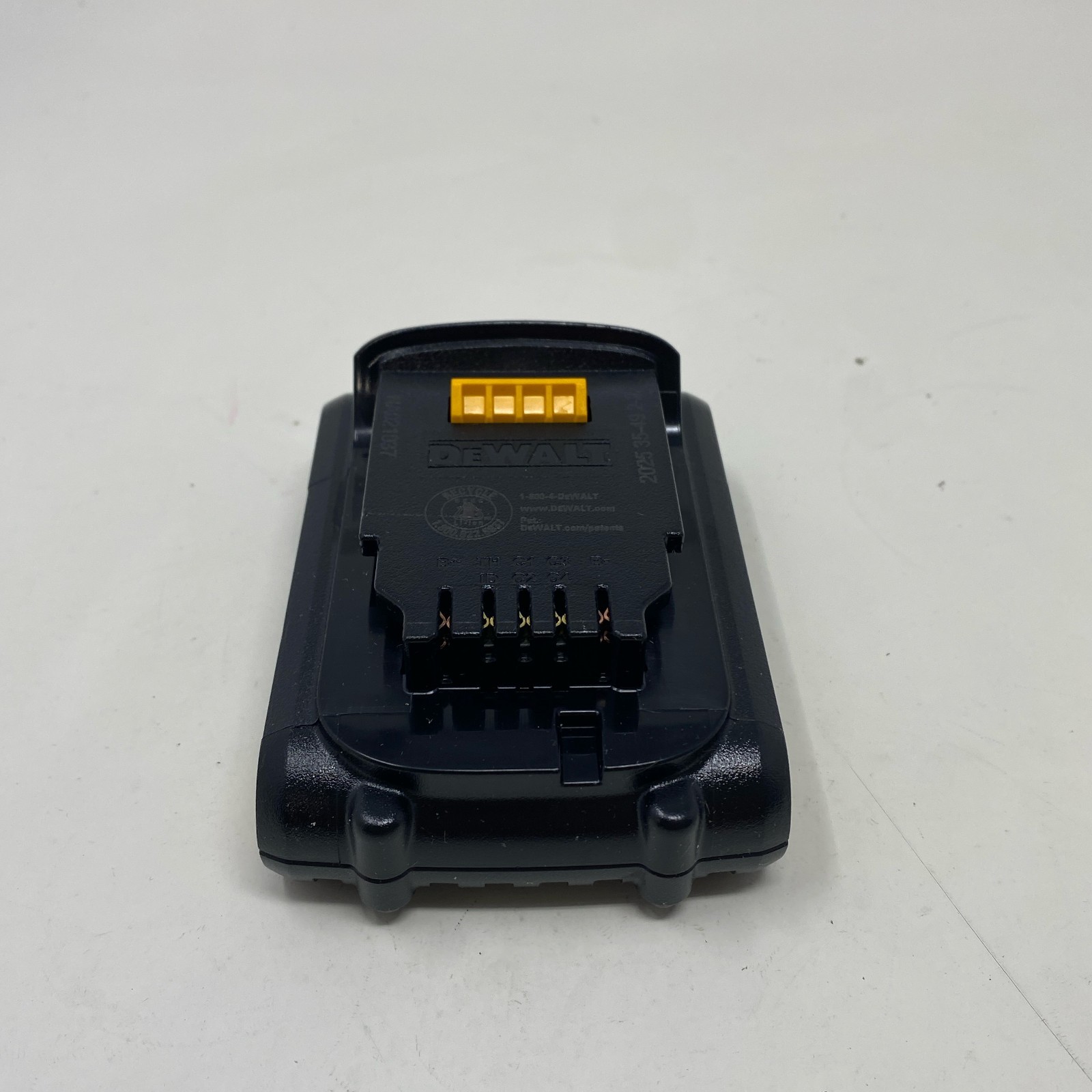 DEWALT 20V MAX 1.5Ah Compact Battery DCB201 – Black/Yellow