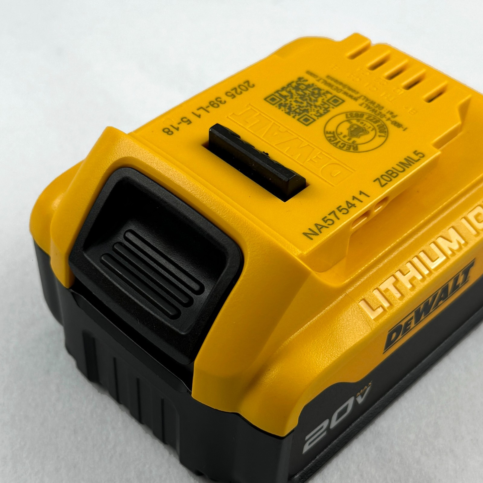 2 Pack DEWALT DCB205-2 20V MAX Premium Lithium-Ion 5.0Ah Battery