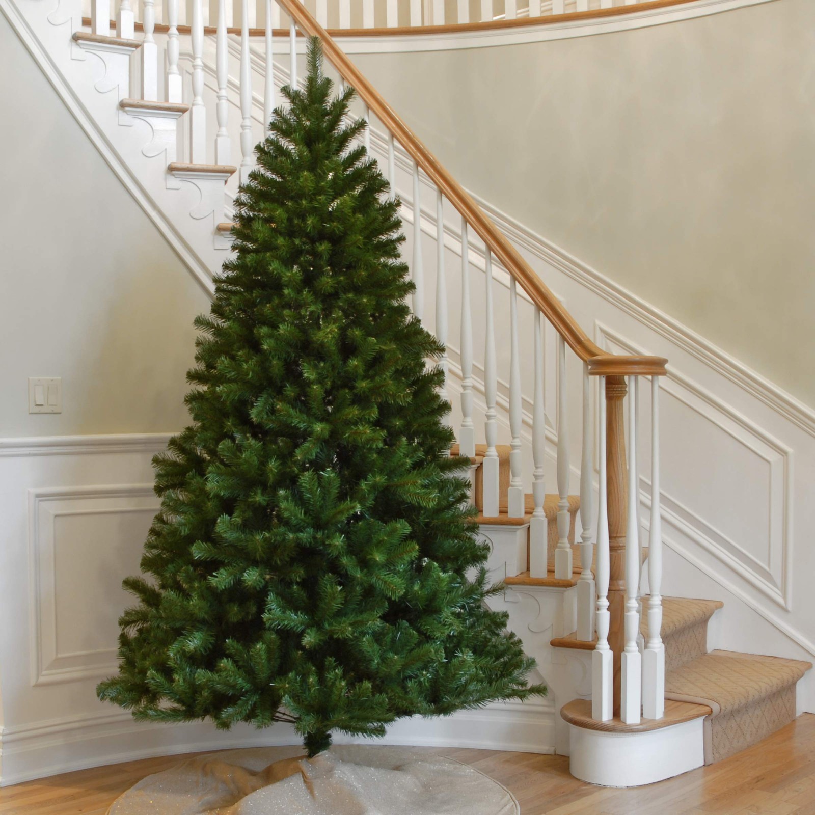 7.5 ft Unlit North Valley Spruce Artificial Christmas Tree, 1,346 Tips, Inclu…