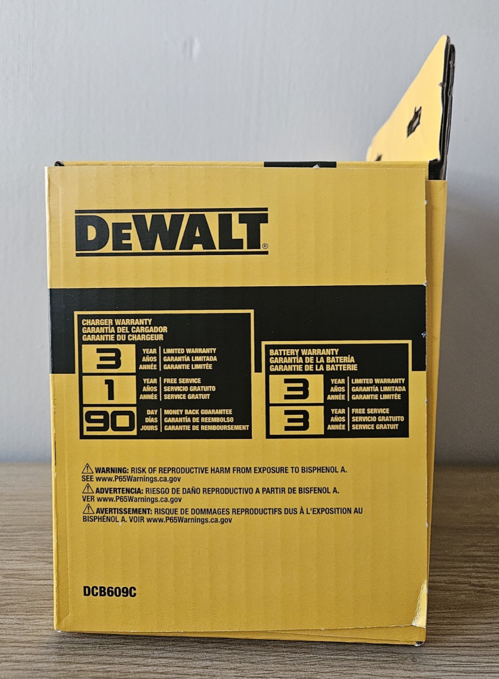 DeWALT 20V/60V MAX FLEXVOLT Lithium-Ion 9Ah Battery & Fast Charger Kit DCB609-C
