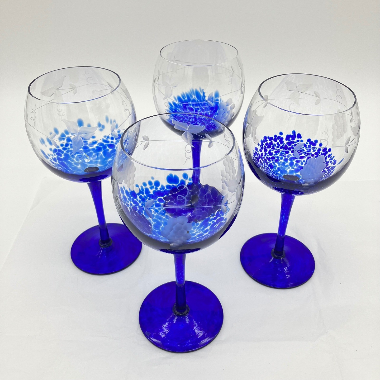 Art Glass Wine Glasses Set of 4 8.5in Cobalt Blue Etched Grapes Confetti Vintage