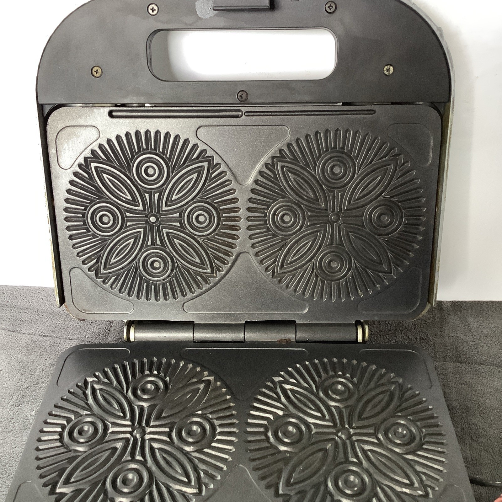 VillaWare 2060 Uno Pizzelle Maker 1000W Vintage Tested Works EUC