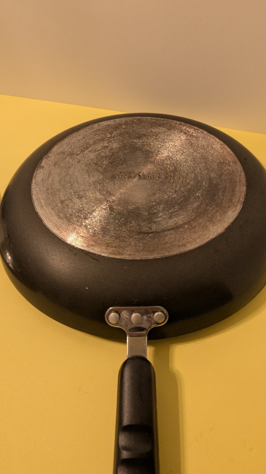 Brand ? Un-Flat SHALLOW Texture Coated 12″ Frypan & Lid. But Much Life Left