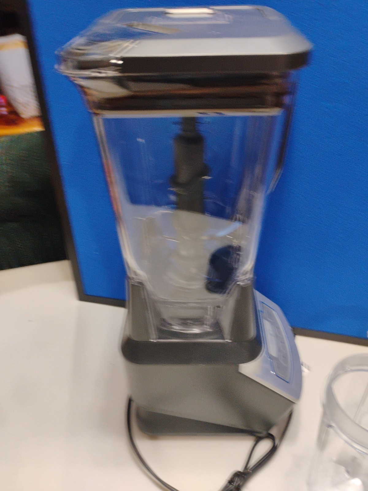 Ninja Professional 1100W Blender 72oz BL660 Never Used Bonus 2x Smoothie Cups!