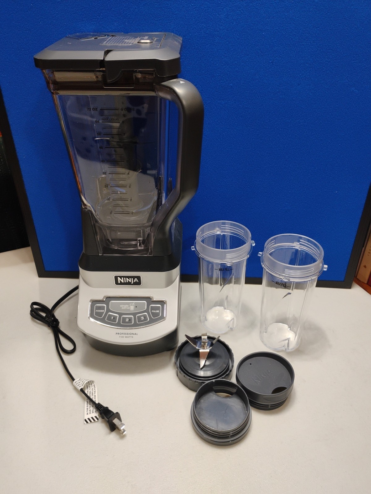 Ninja Professional 1100W Blender 72oz BL660 Never Used Bonus 2x Smoothie Cups!