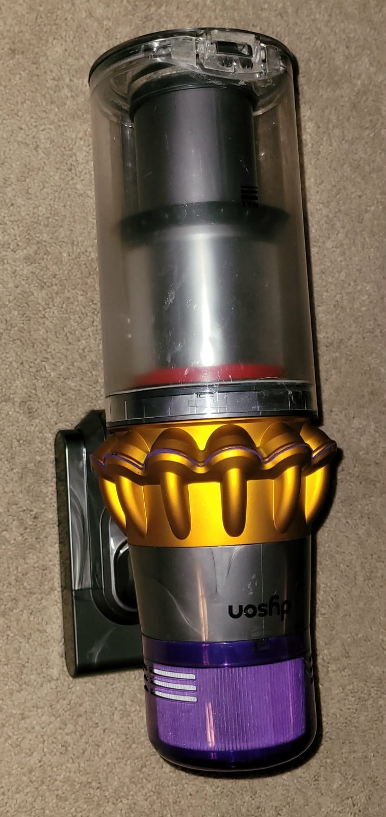 Dyson V15 Detect Cordless Vacuum, Illumination Reveals dust