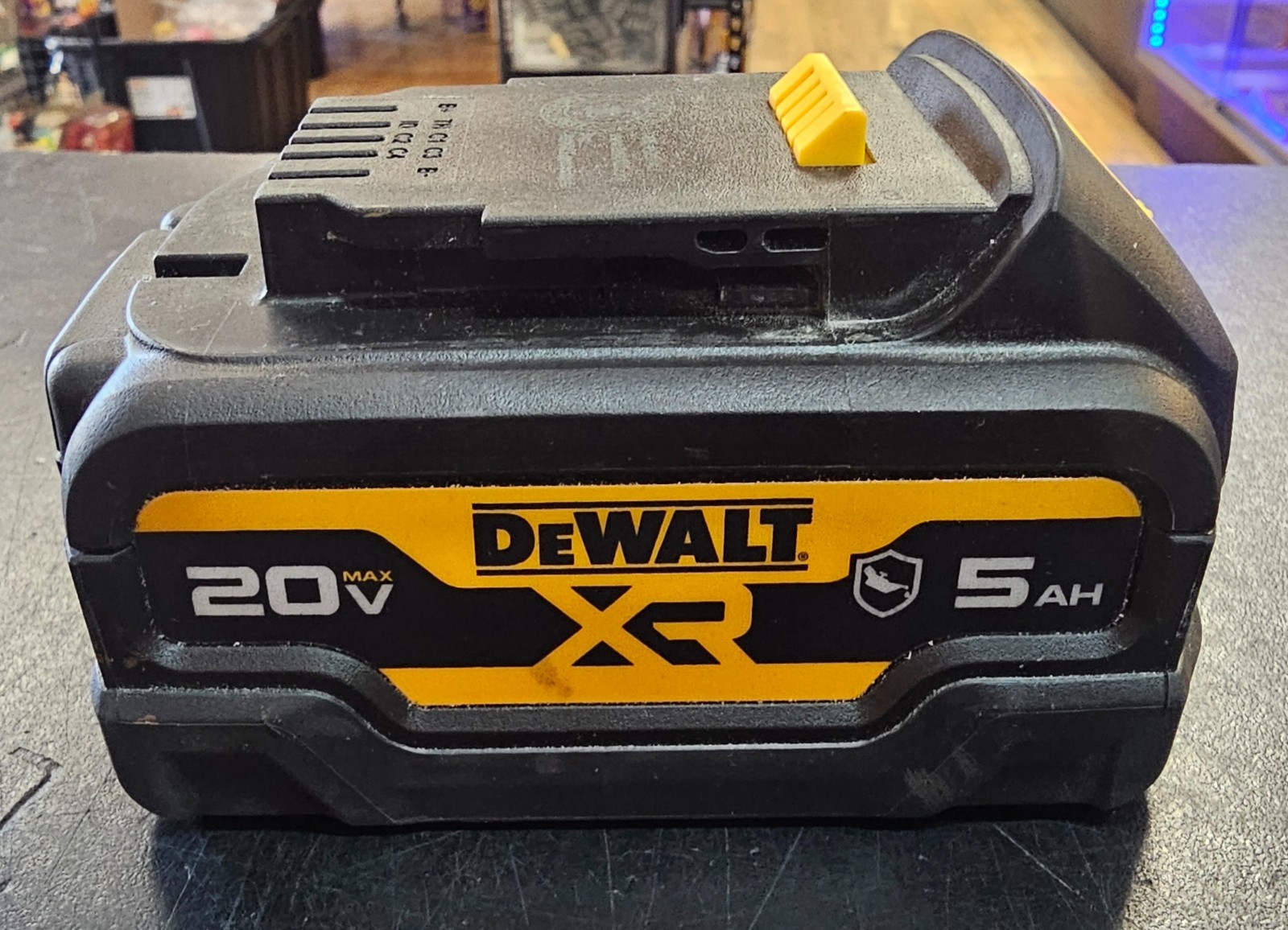 DEWALT 20V 5Ah Lithium Ion Power Tool Battery with Fuel Indicator – DCB205G