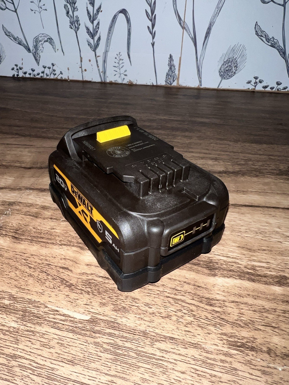 DEWALT 20V MAX 5Ah Lithium Ion Battery DCB205G, Oil Resistant, Yellow