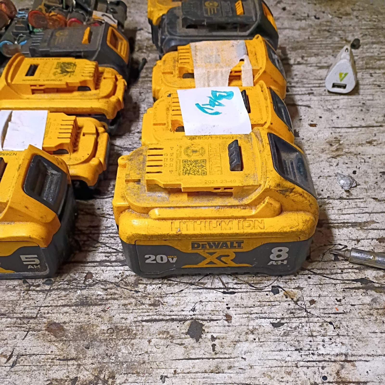 Broken- 20V MAX 6x 2Ah, 4x 4Ah,1x 5Ah, 1x 8Ah Battery batterys- Parts Only