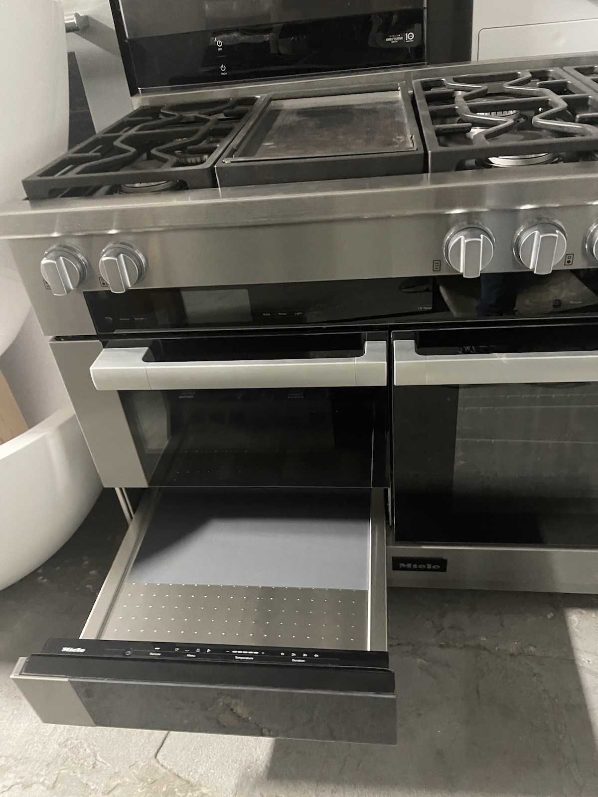Miele HR1956- 3LP DFGD Series 48″ Smart Freestanding Dual Fuel Range