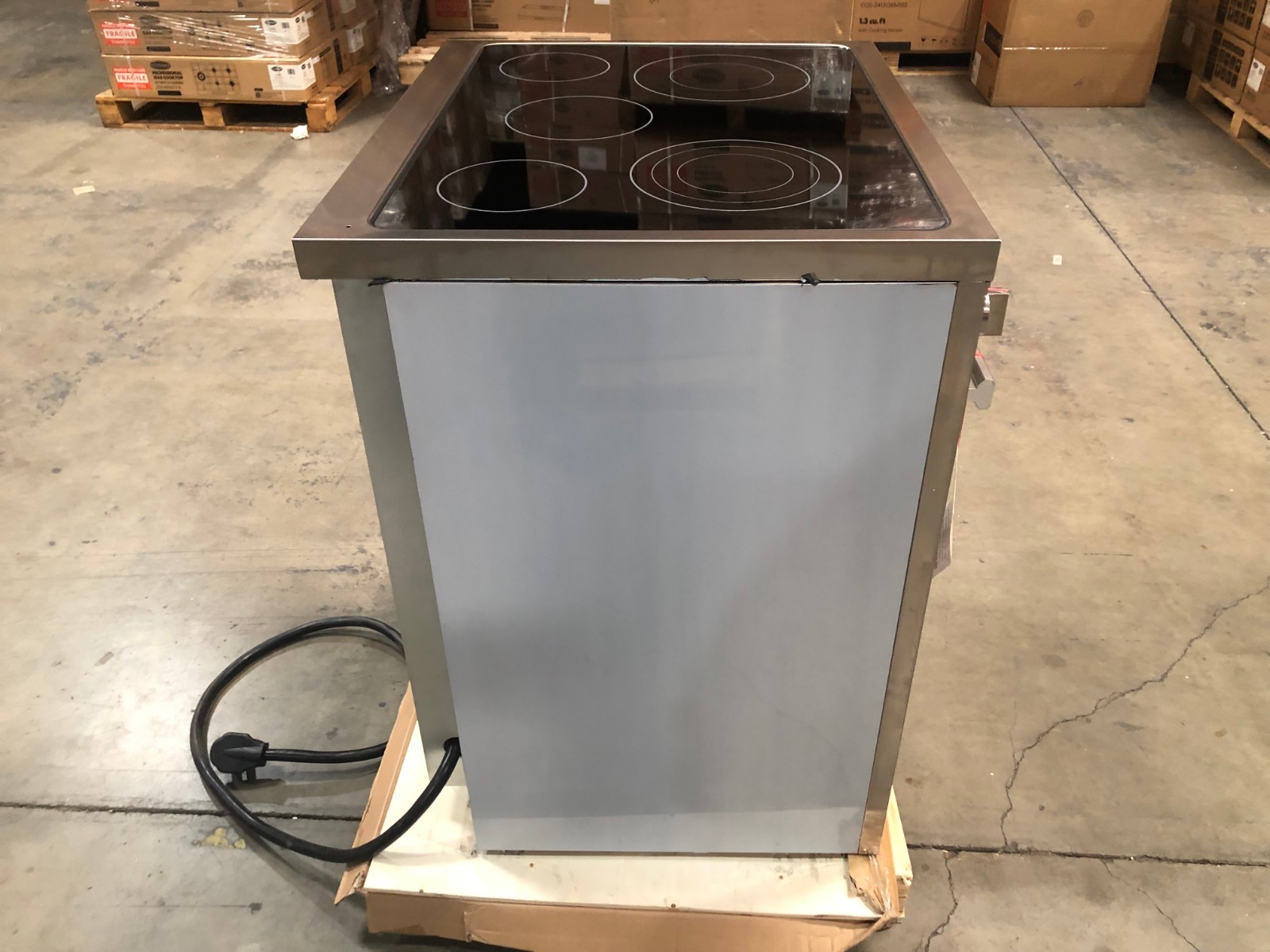 30 in. Electric Range, 5 Surface Burners (OPEN BOX, COSMETIC IMPERFECTIONS)