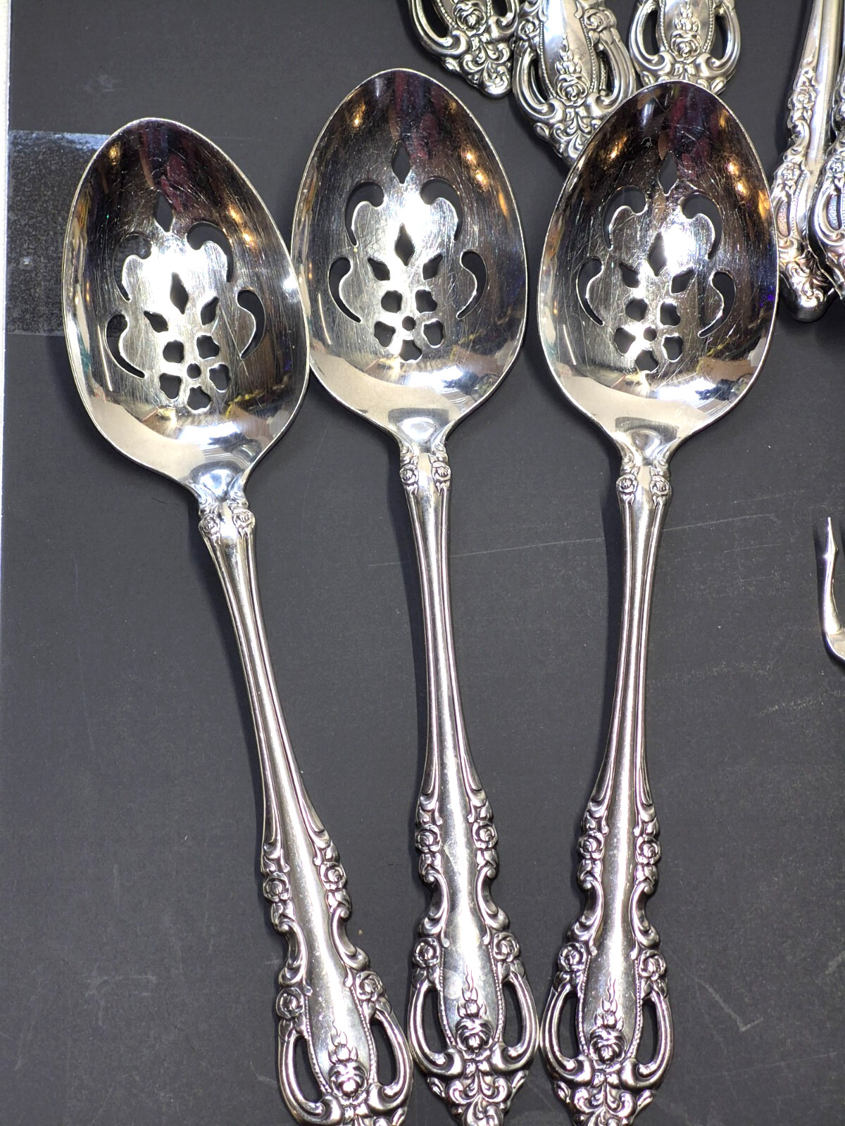 Vintage Oneida Community Brahms Flatware 144 Pieces See Description For List