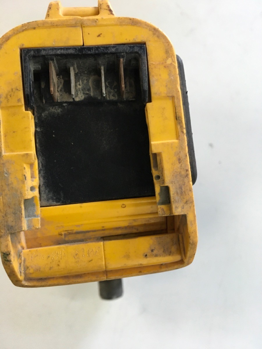 DEWALT DCF885 20V Impact Driver – (Tool Only) TESTED (P24033400)