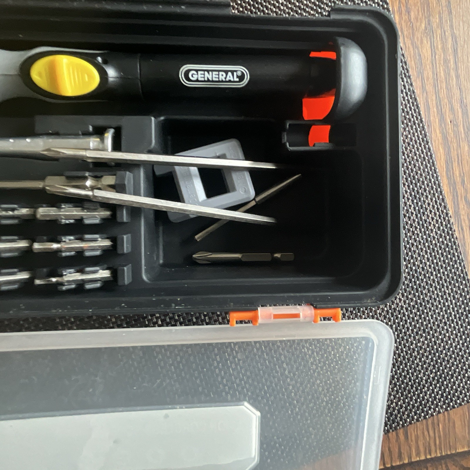 GENERAL Li-Ion Cordless Screwdriver 3.6V 1300mAh 88pc Set w/ Case F/R