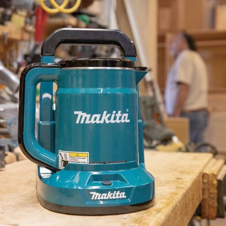 New Makita GTK01Z 40V max XGT® Hot Water Kettle, Tool Only retail for $ 290.00