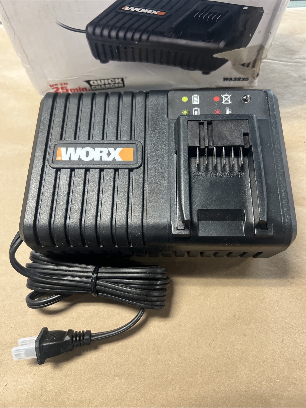 Worx WA3835 20V Powershare & 18V MaxLithium 25 min Quick Battery Charger