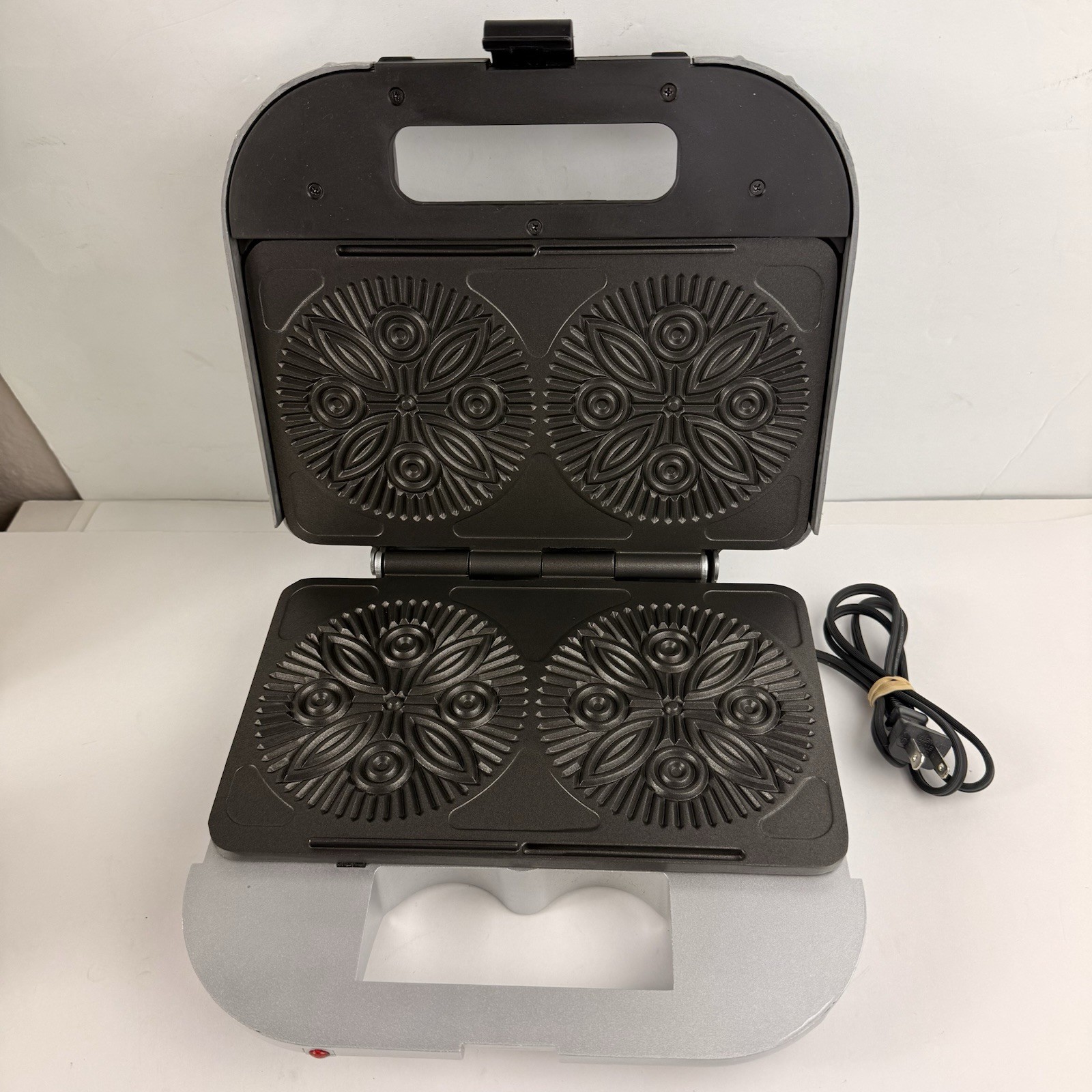 VillaWare Uno Pizzelle Baker Model 2060 Italian Cookie Maker Non-Stick Clean