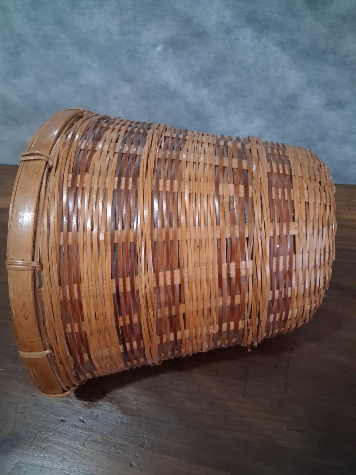 Small Round Wicker Basket Brown Handmade With Handle Indoor Less Than 10 in