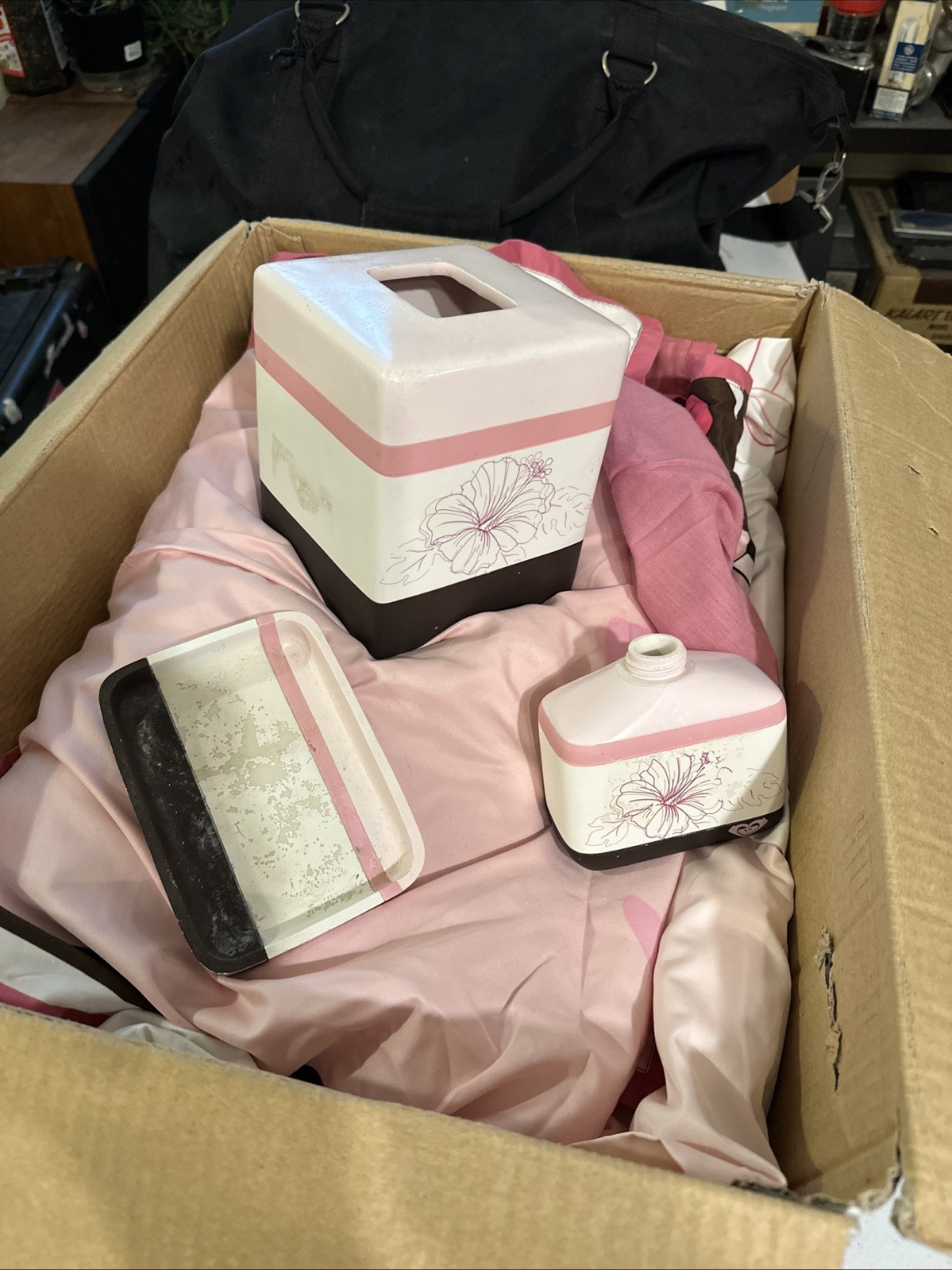 ROXY ROOM Charming SoftPink Floral Bedroom & Shower Set. See Description & Pics!
