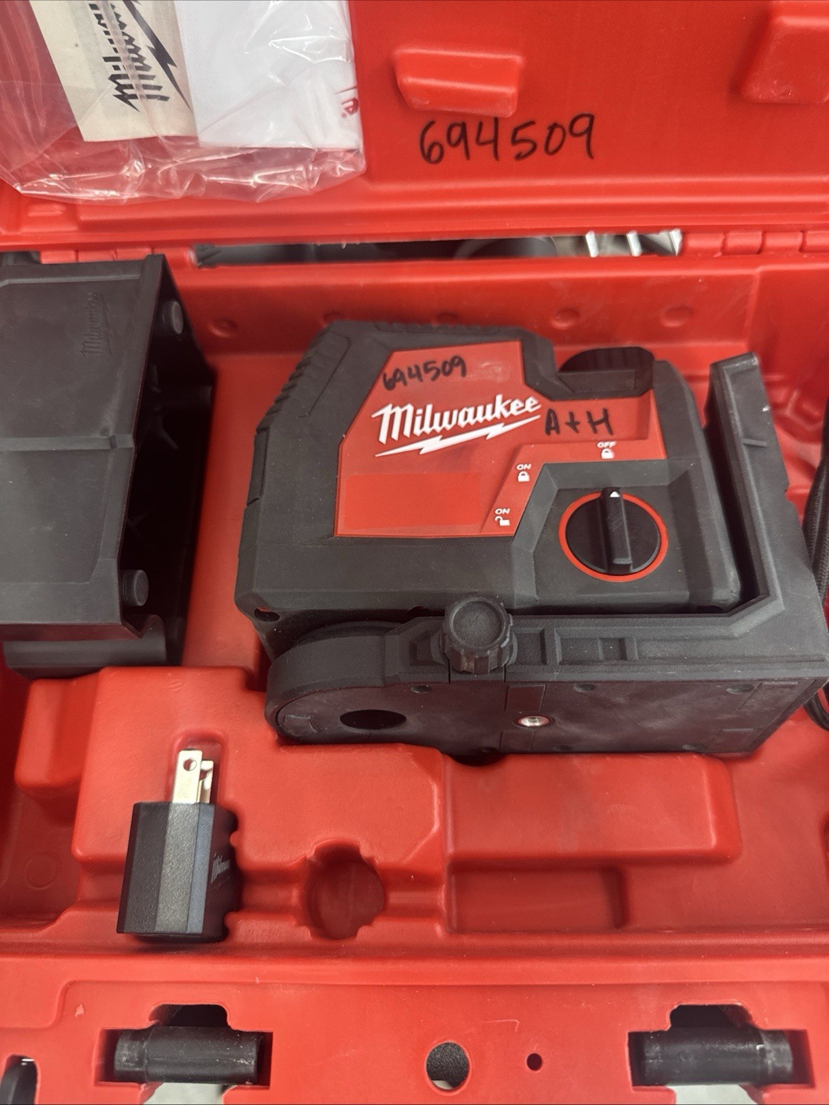 Milwaukee 3522-21 USB Rechargeable Green Cross Line & Plumb Points Laser