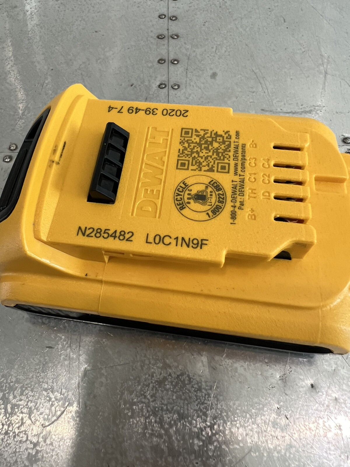 DEWALT DCB203 20V Max 2Ah Lithium Ion Battery a