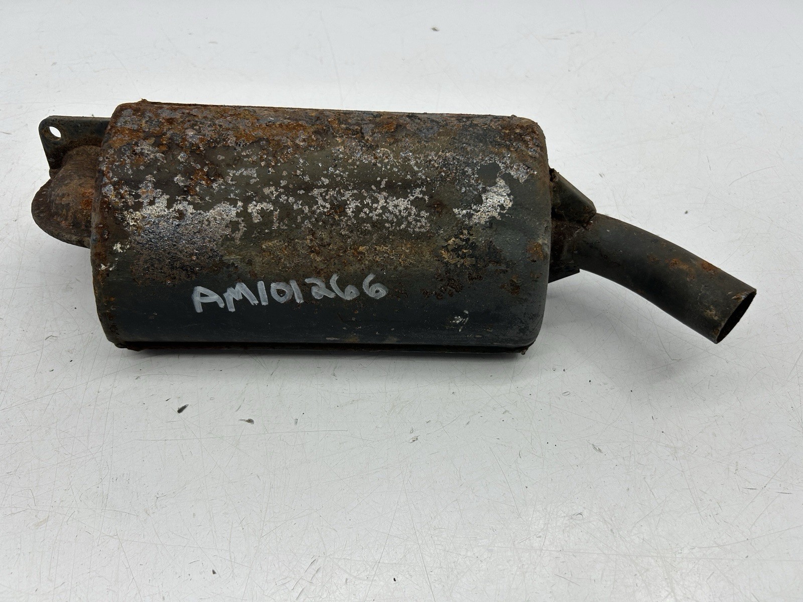 JOHN DEERE MUFFLER 332 330 AM101266