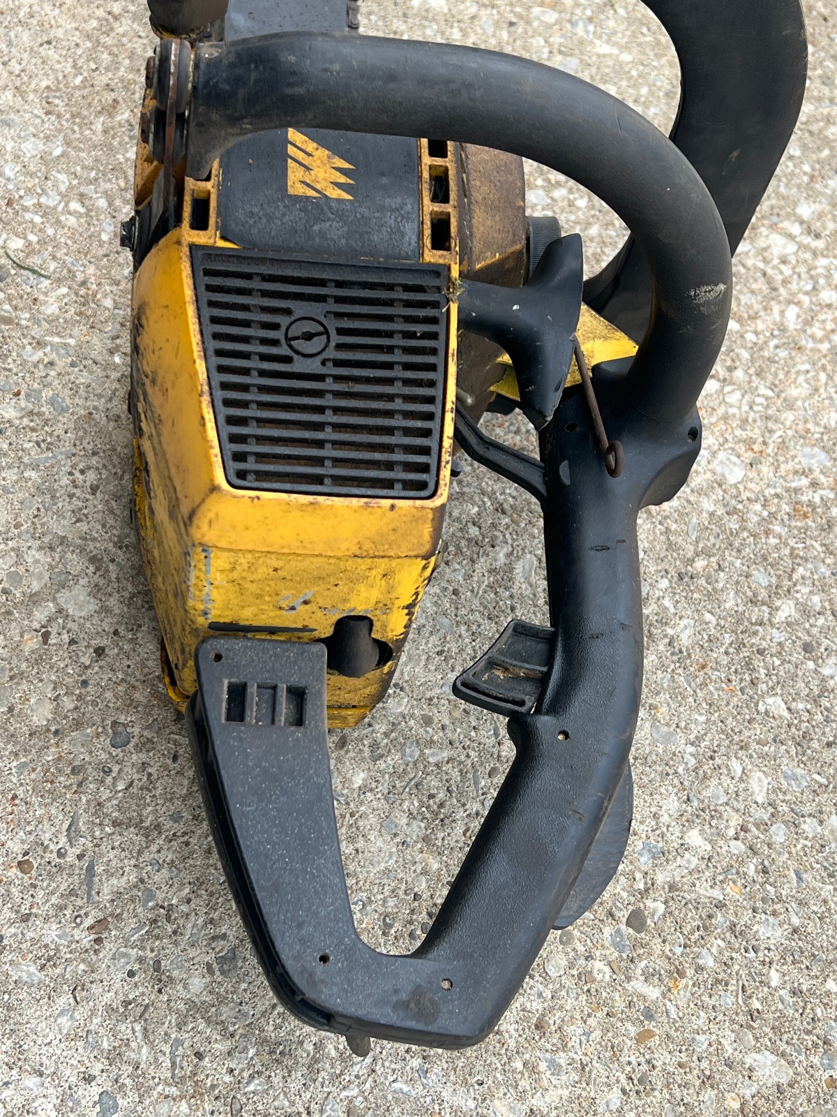 MCCULLOCH PRO MAC 510 16″ BAR GAS CHAINSAW W/ BAR & CHAIN FOR PARTS OR REPAIR