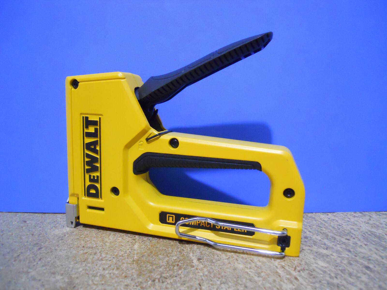 DEWALT DWHTTR130LH HEAVY-DUTY COMPACT STAPLER STAPLE GUN PINPOINT ACCURACY