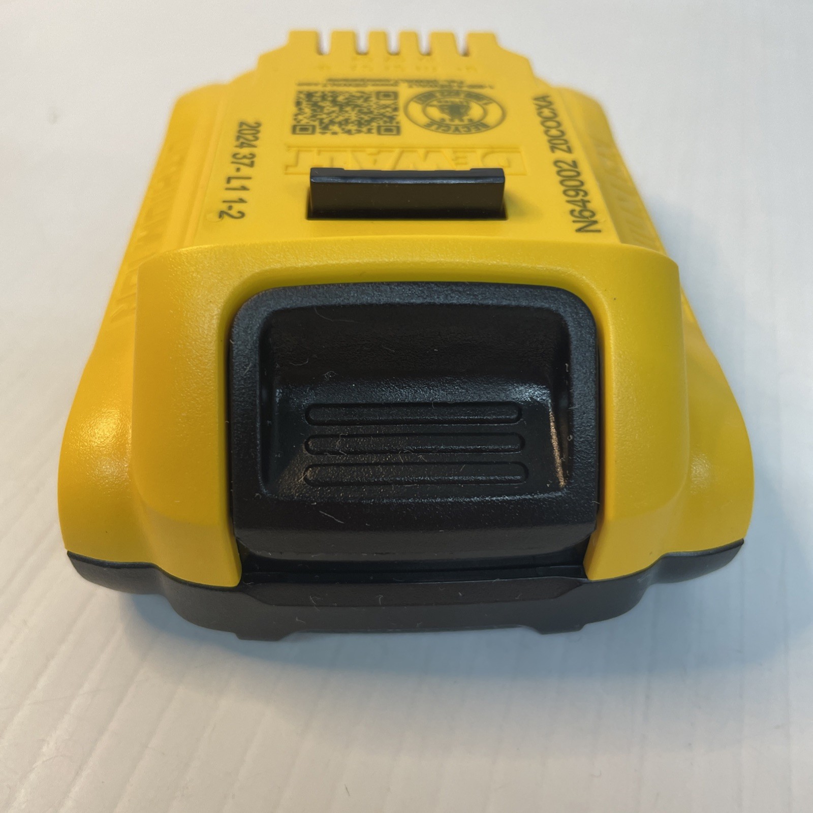 DEWALT DCB203 2AH / 20V – BATTERY – No Charger – Pre Owned