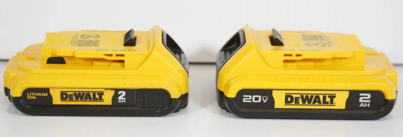 (2 pack) DEWALT DCB203 LITHIUM-ION BATTERY