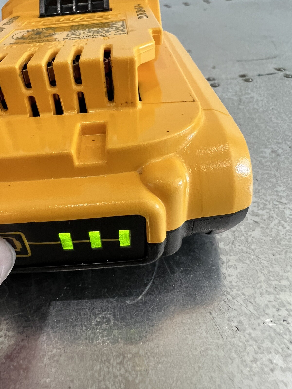DEWALT DCB203 20V Max 2Ah Lithium Ion Battery b