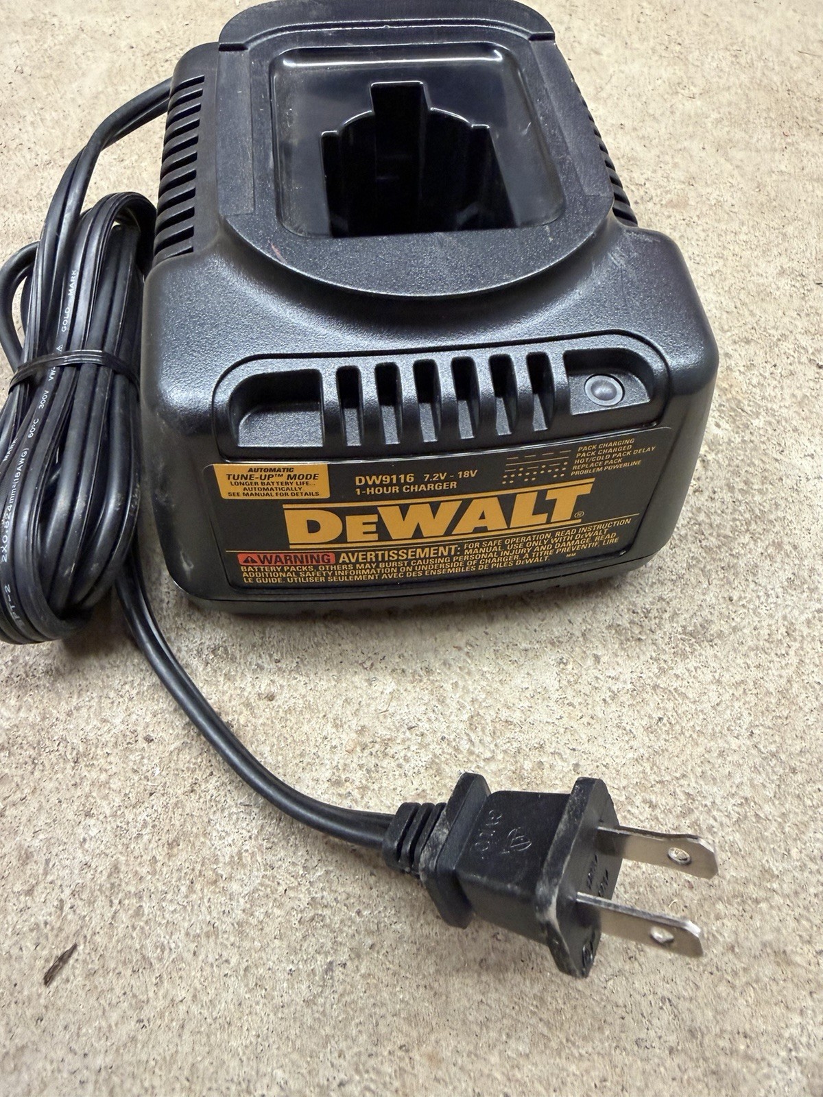 Genuine DeWALT DW9116 7.2V-18V 1 Hour NiCd/NiMH Battery Charger, Non Lithium
