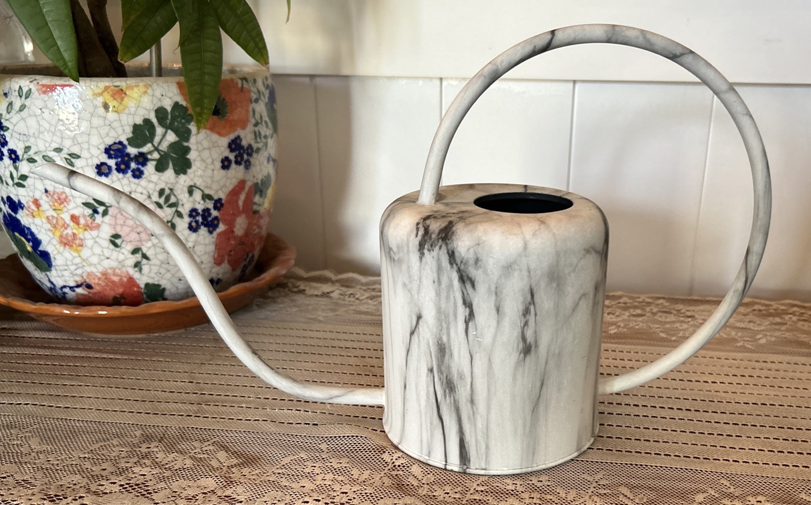 MARBLE-PATTERNED METAL WATERING CAN LONG SLENDER SPOUT FOR PRECISE POURING