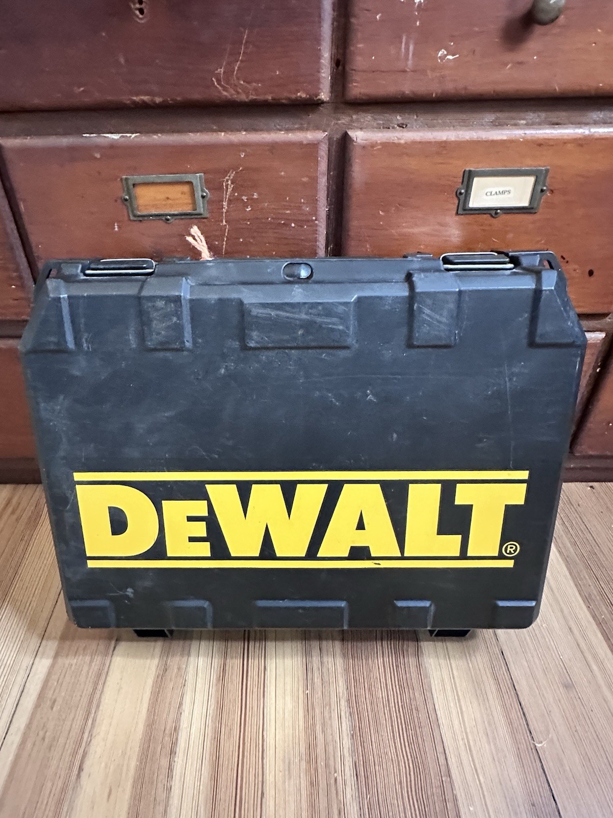 DeWalt DW920 7.2V Cordless Pivoting Screwdriver w/ 3 Batteries, Charger & Case