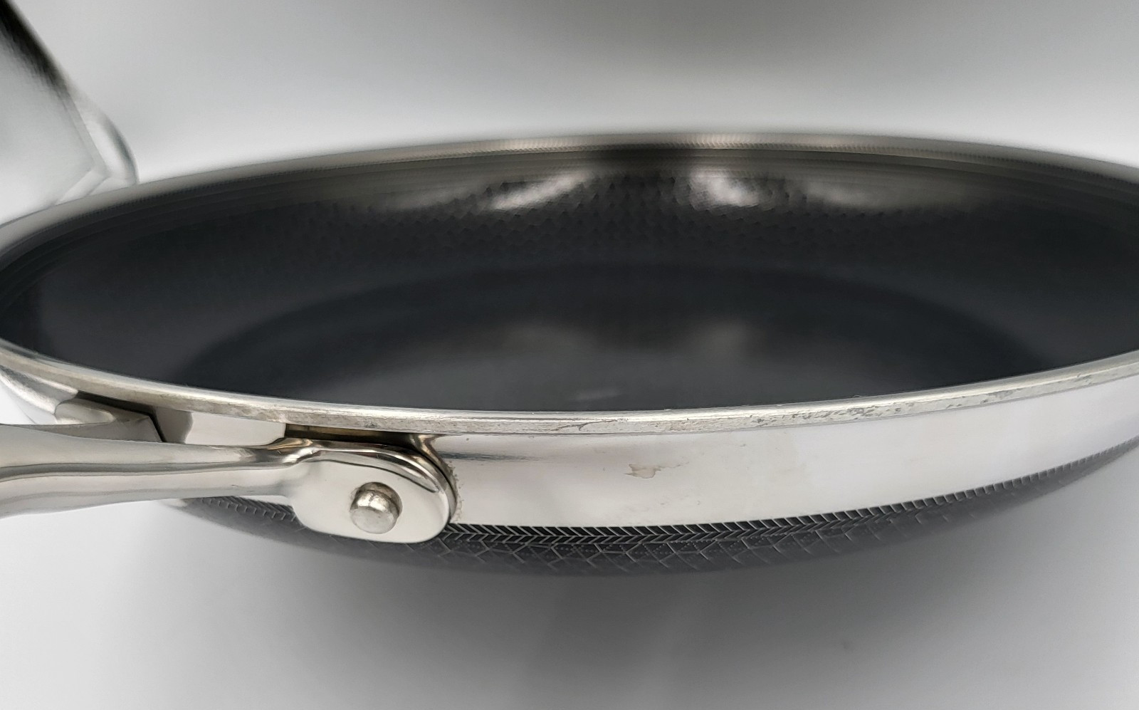 HexClad 12″ FRYING PAN with LID 12-Inch 12 Hybrid Non-Stick -Used Good Condition