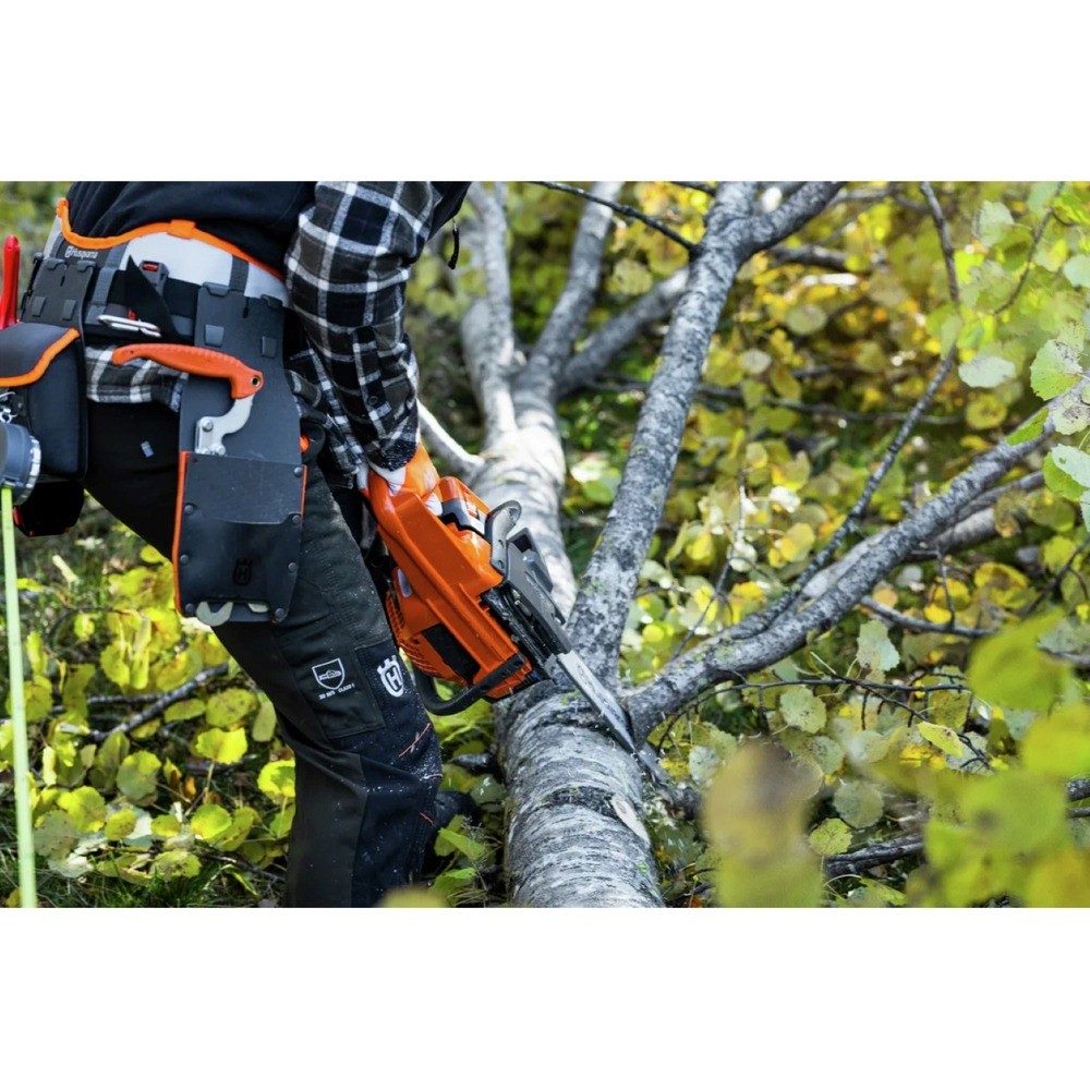 Husqvarna 970709038 3 HP 18″ 2-Cycle Gas Chainsaw New