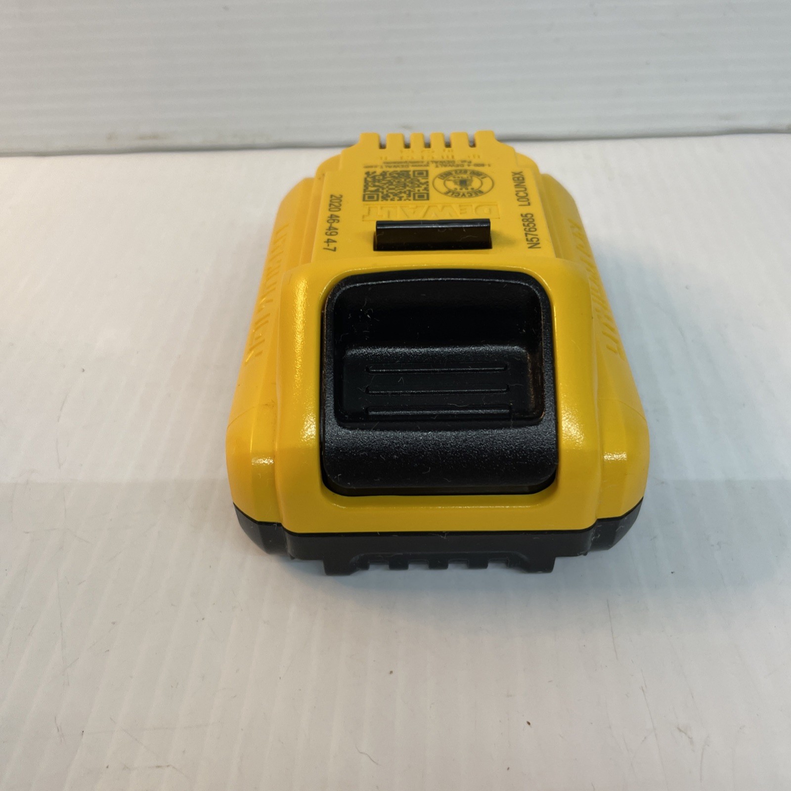 DEWALT 20V MAX Lithium-Ion 4.0Ah Battery – Charger NOT included – Pre Owned