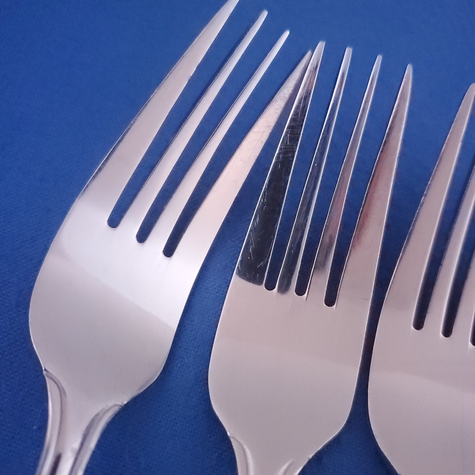 Hampton Unknown Pattern (4) Dinner Forks, (4) Salad Forks & (3) Soup Spoons