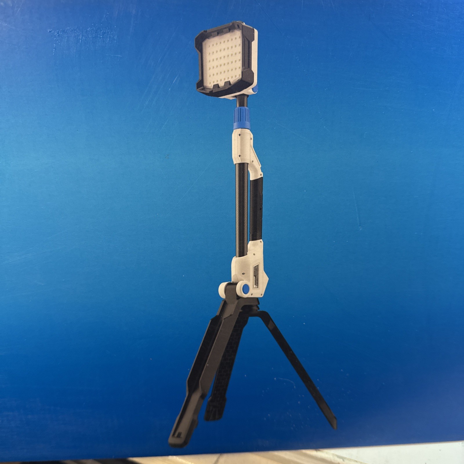 Hart New Hybrid 20v Cordless Tripod LED Work Light 2,700 Lumens 5 ft Tool